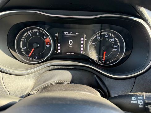 Used 2020 Jeep Cherokee Latitude Plus FWD image 28