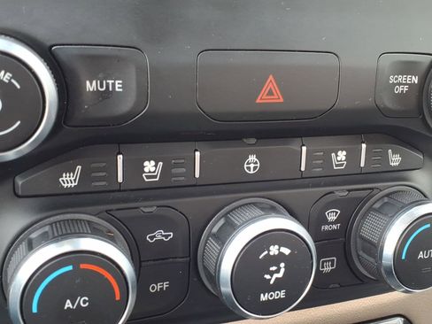 Used 2022 RAM 1500 Laramie AWD/4WD image 17