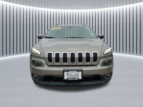 Used 2017 Jeep Cherokee Latitude image 8