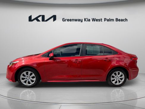 Used 2020 Toyota Corolla LE FWD image 4