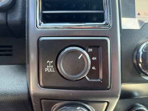 Used 2019 Ford F150 XLT w/ Equipment Group 302A Luxury AWD/4WD image 38