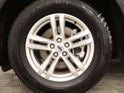 Used 2023 Ford Explorer XLT w/ Equipment Group 202A image 6