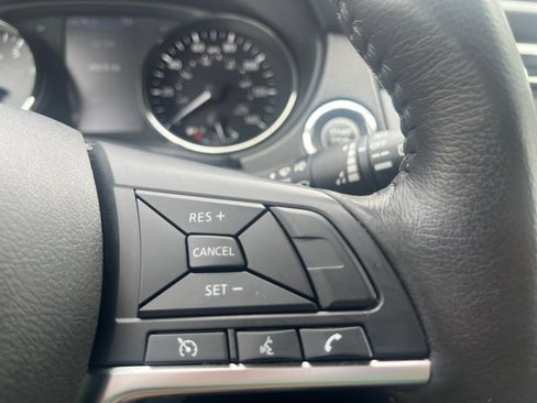 Used 2019 Nissan Rogue SV image 19