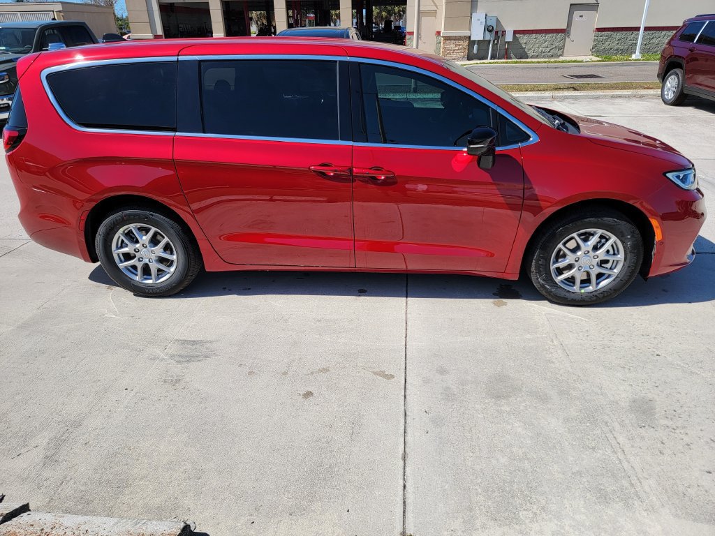 New 2026 Chrysler Pacifica Select FWD image 6