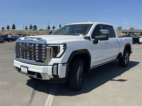 New 2026 GMC Sierra 2500 Denali w/ Denali Reserve Package image 7