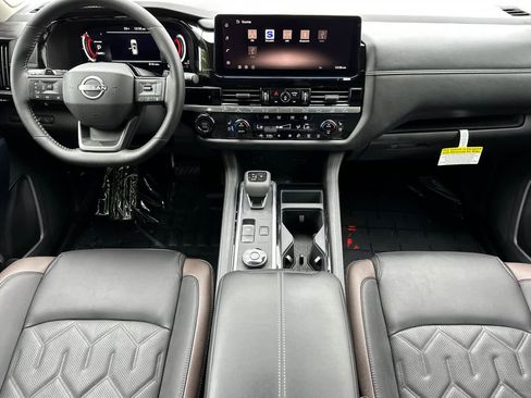 New 2026 Nissan Pathfinder Platinum AWD/4WD image 3