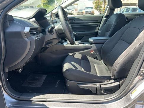 Used 2025 Nissan Altima 2.5 S FWD image 6