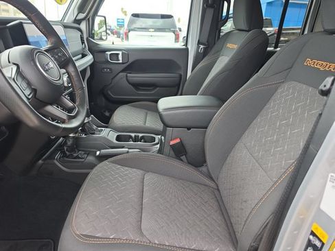 Used 2024 Jeep Gladiator Mojave w/ Technology Group AWD/4WD image 15