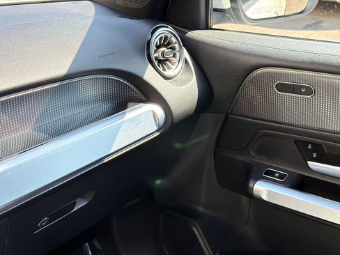 Used 2022 Mercedes-Benz GLB 250 4MATIC image 32