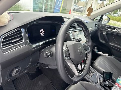 Used 2023 Volkswagen Tiguan SE w/ Panoramic Sunroof Package FWD image 16