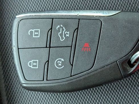 Used 2024 GMC Sierra 1500 SLT image 30