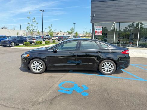 Used 2016 Ford Fusion SE FWD image 8