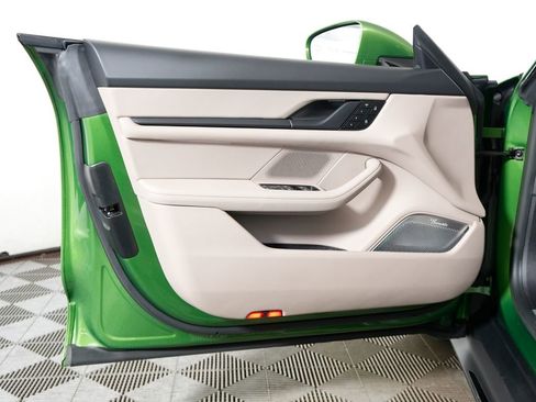 Used 2022 Porsche Taycan 4S image 15