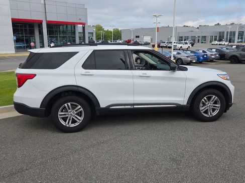 Used 2020 Ford Explorer XLT w/ Equipment Group 202A AWD/4WD image 14
