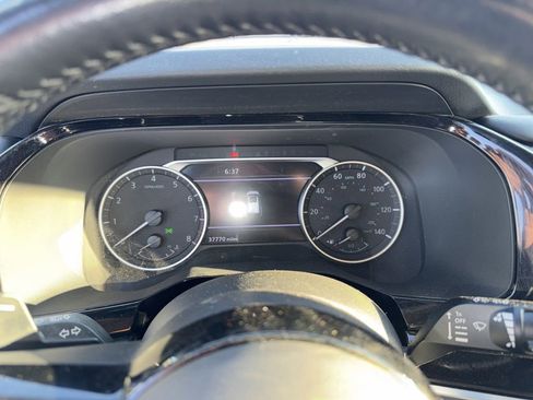 Used 2023 Nissan Pathfinder SL FWD image 5