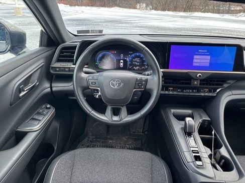 Used 2023 Toyota Crown XLE image 23