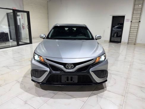 Used 2021 Toyota Camry SE FWD image 2