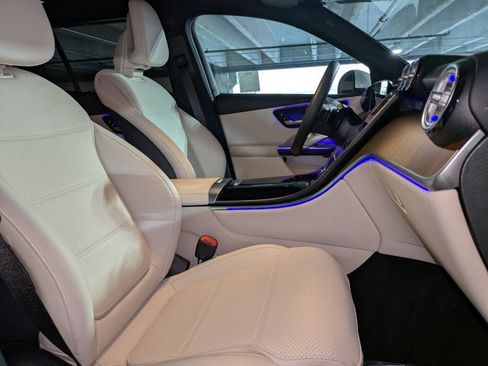 Certified 2025 Mercedes-Benz GLC 300 image 23