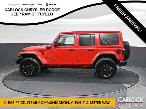 Used 2025 Jeep Wrangler Sahara w/ Safety Group image 9