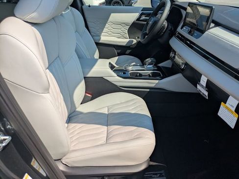 New 2025 Mitsubishi Outlander SEL image 33