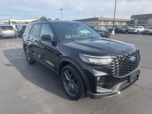 Used 2025 Ford Explorer ST-Line w/ ST-Line Street Pack image 1