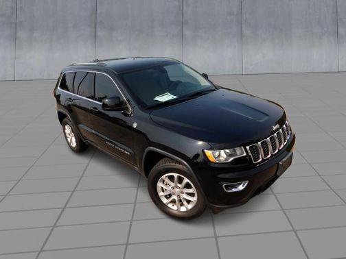 Used 2021 Jeep Grand Cherokee Laredo AWD/4WD image 2