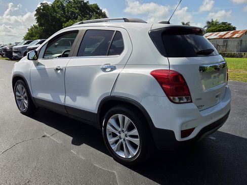 Used 2018 Chevrolet Trax Premier FWD image 3