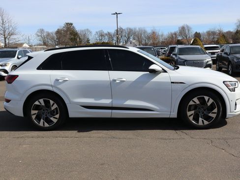 Used 2022 Audi e-tron Premium w/ Convenience Plus Package image 4