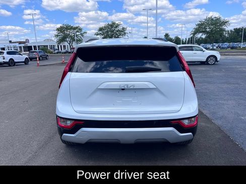 Used 2023 Kia Niro EX Touring FWD image 4