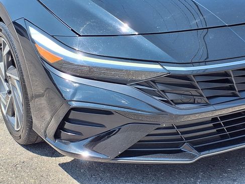Used 2025 Hyundai Elantra Limited FWD image 28