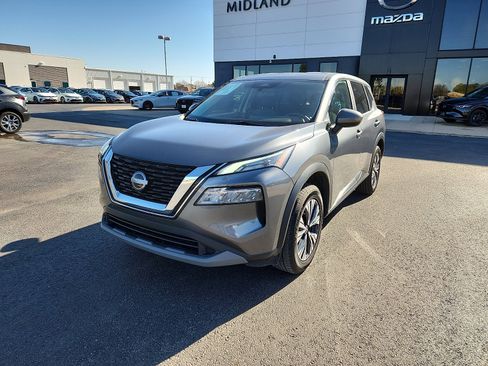 Used 2023 Nissan Rogue SV image 3