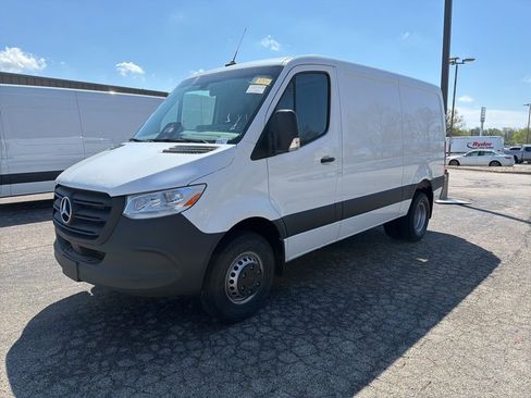 Used 2026 Mercedes-Benz Sprinter 4500 image 4