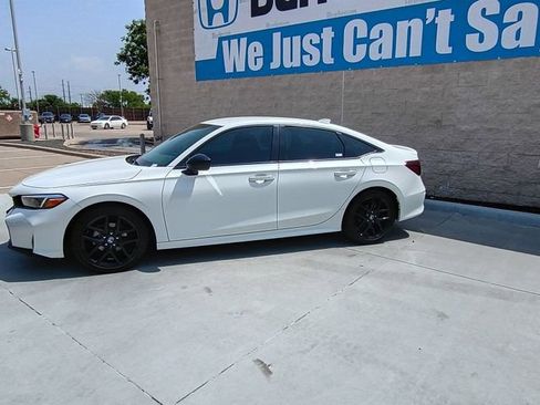Used 2025 Honda Civic Sport image 2