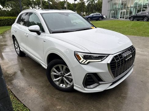Used 2024 Audi Q3 2.0T Premium w/ Convenience Package AWD/4WD image 4