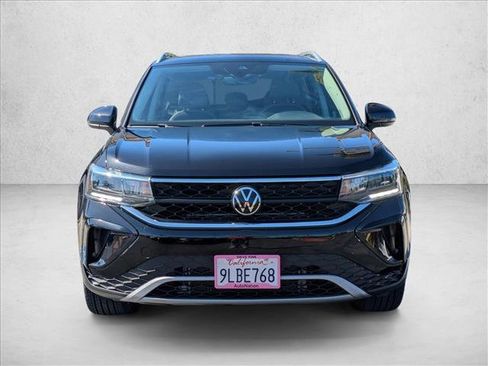 Certified 2024 Volkswagen Taos SE FWD image 2