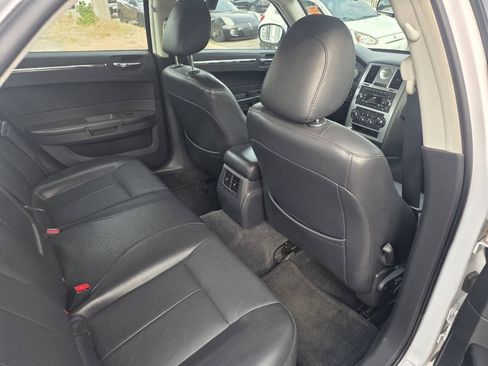 Used 2010 Chrysler 300 Touring RWD image 15