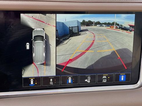 Used 2024 GMC Yukon XL Denali AWD/4WD image 14