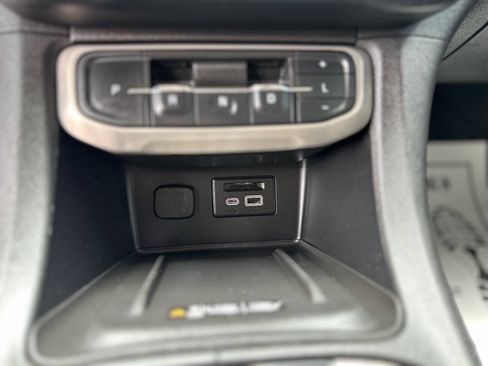 Used 2020 GMC Acadia Denali w/ Denali Ultimate Package AWD/4WD image 15