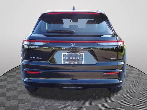 Used 2025 Toyota Crown Signia AWD/4WD image 3