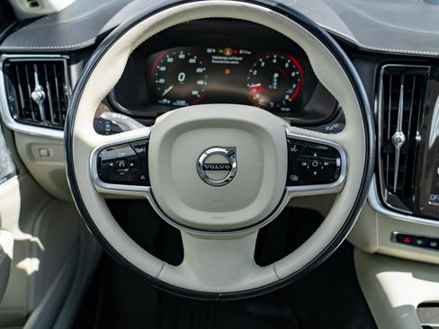 Used 2017 Volvo V90 T6 Cross Country image 19