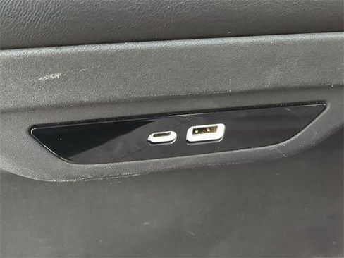 Certified 2024 Chrysler Pacifica Touring-L image 18