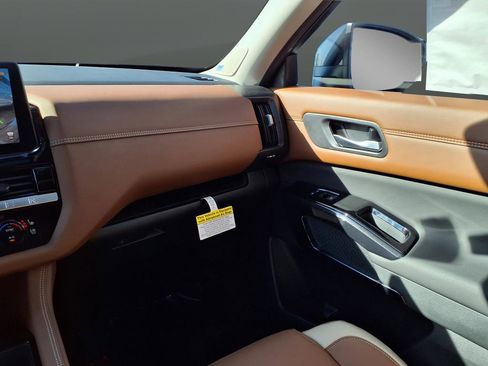 New 2026 Nissan Pathfinder Platinum image 26