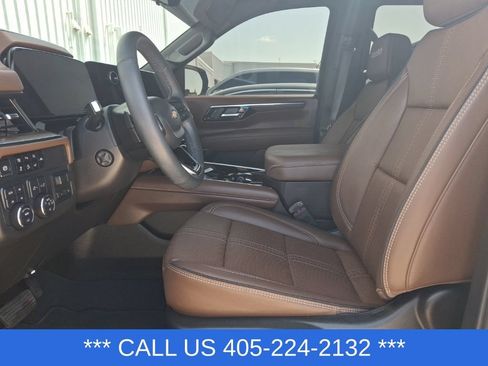 Used 2025 Chevrolet Tahoe High Country AWD/4WD image 14