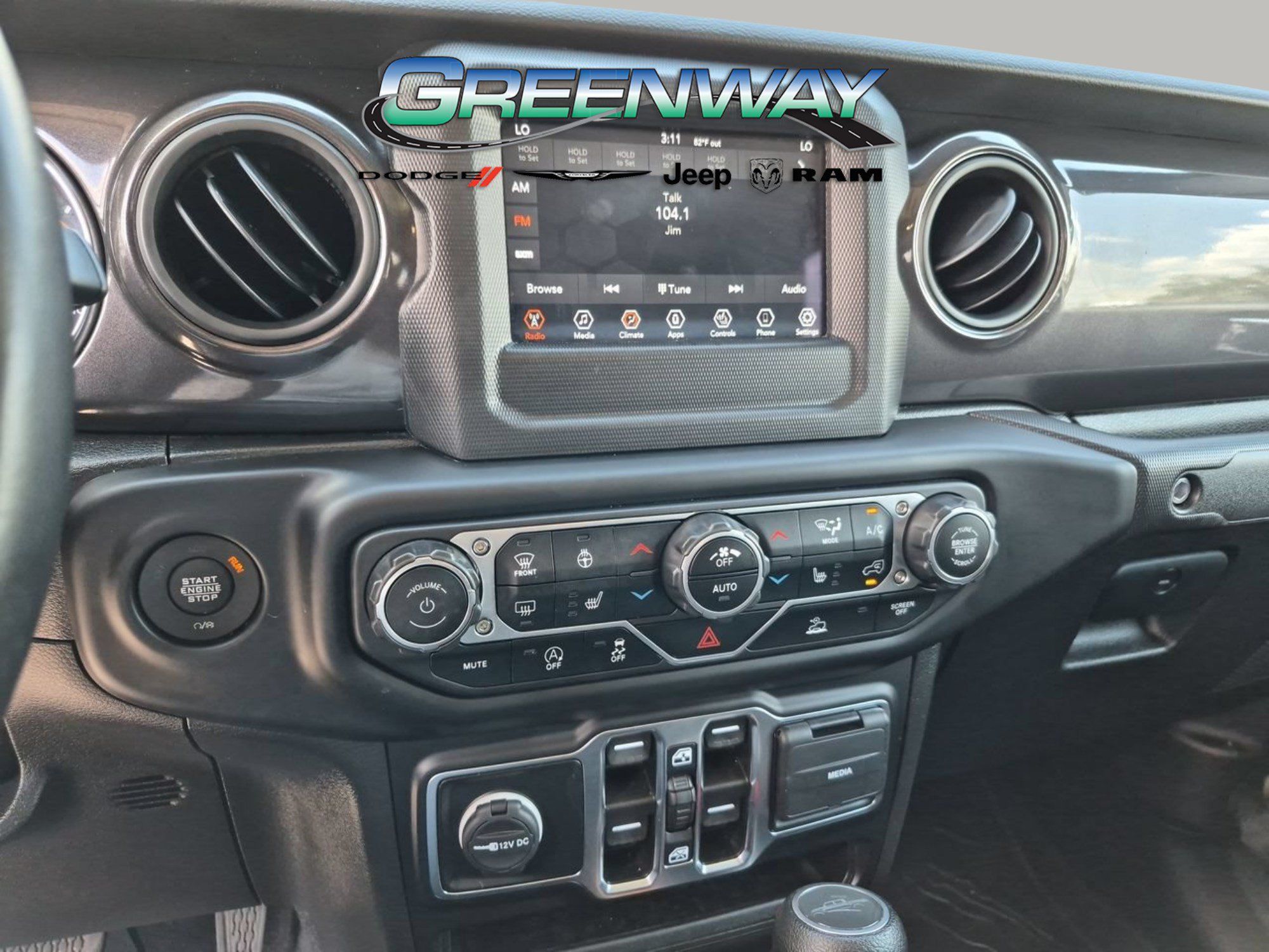 Used 2022 Jeep Gladiator Sport AWD/4WD image 15