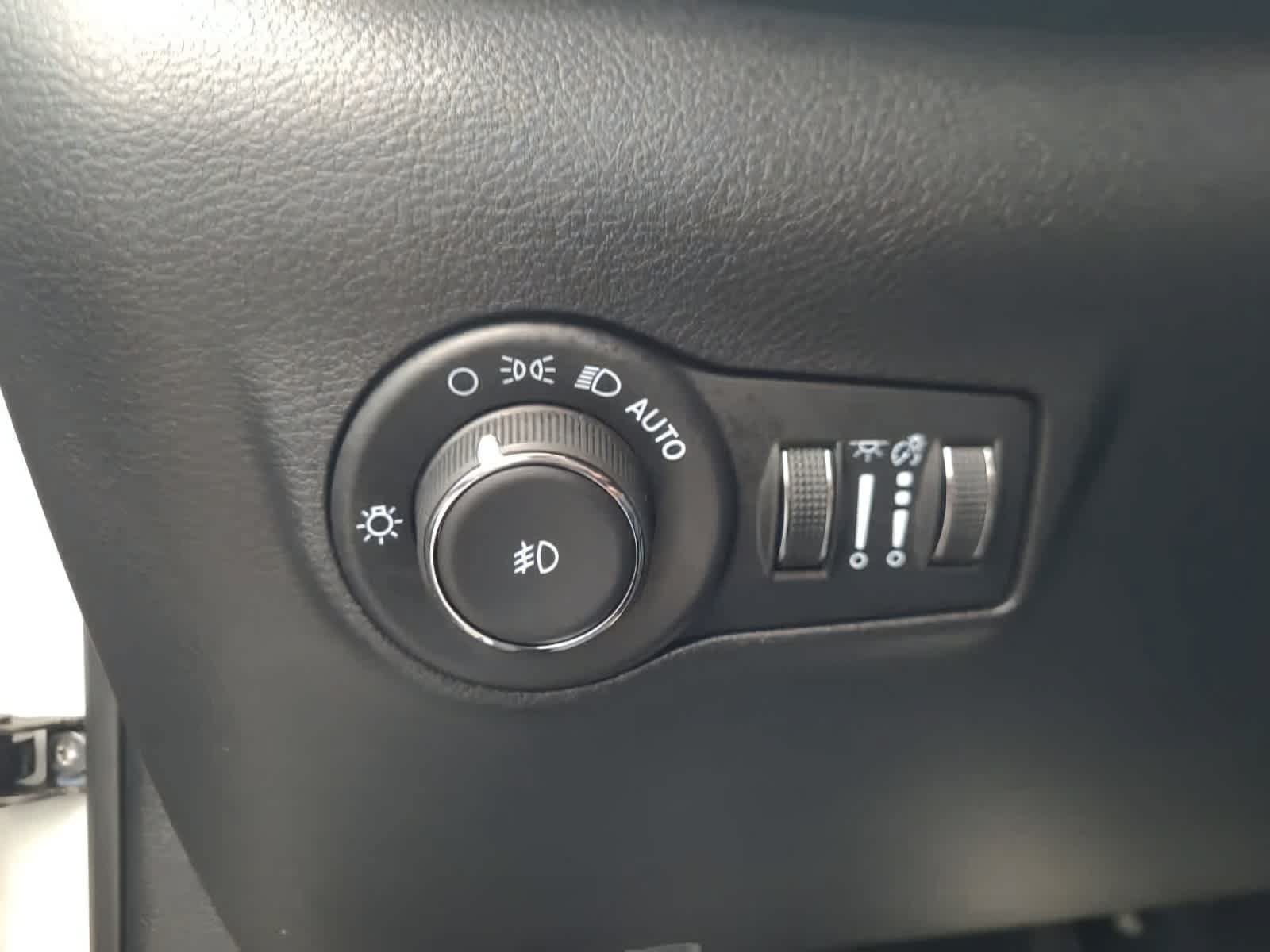 Used 2026 Jeep Compass Limited AWD/4WD image 23