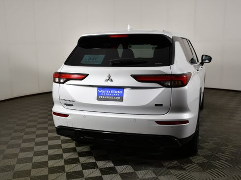 Used 2024 Mitsubishi Outlander SE Black Edition AWD/4WD image 7