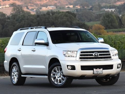 Used 2013 Toyota Sequoia Platinum AWD/4WD image 2