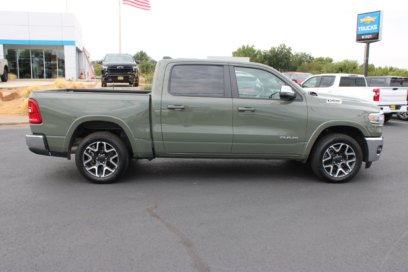 Used 2026 RAM 1500 Laramie AWD/4WD image 9