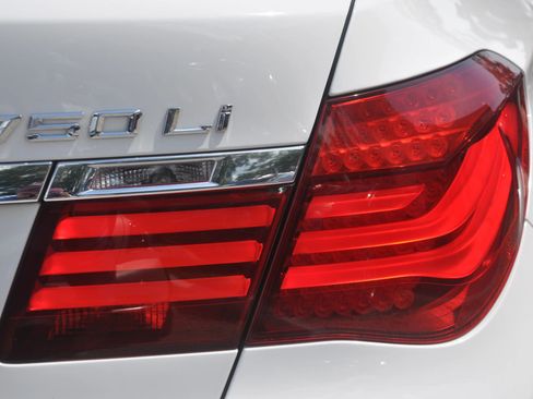 Used 2015 BMW 750Li RWD image 21