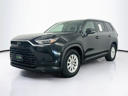 Used 2025 Toyota Grand Highlander AWD image 3